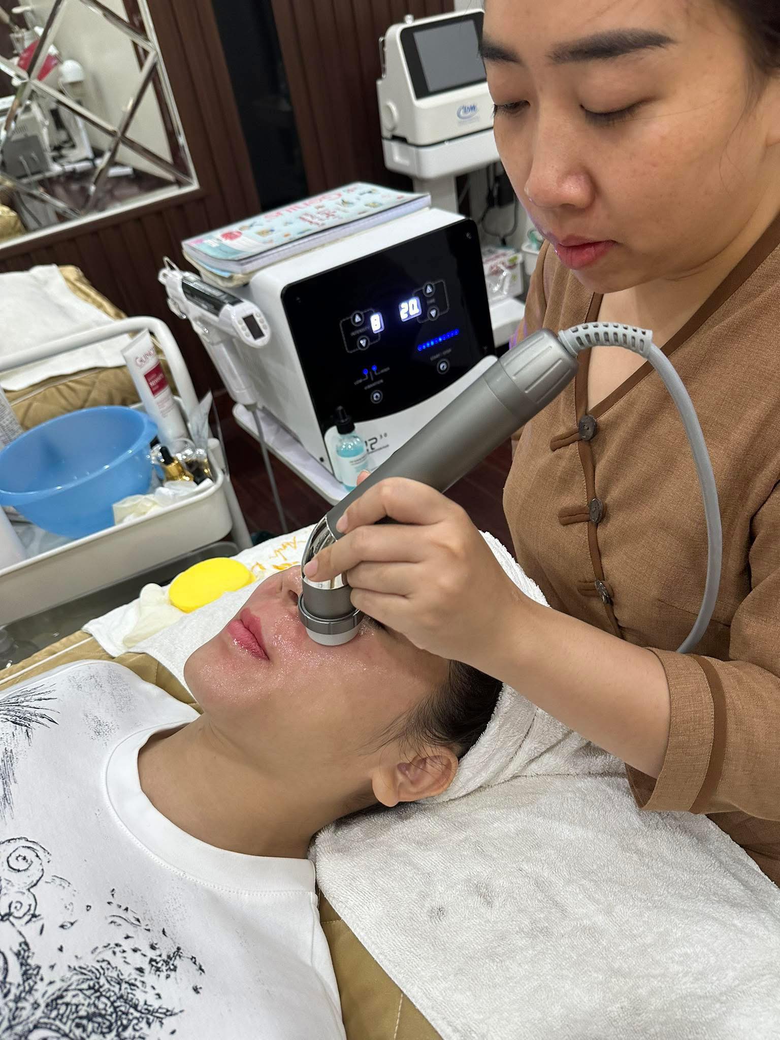 Nên Tiêm Meso Bằng Máy Hay Bằng Tay